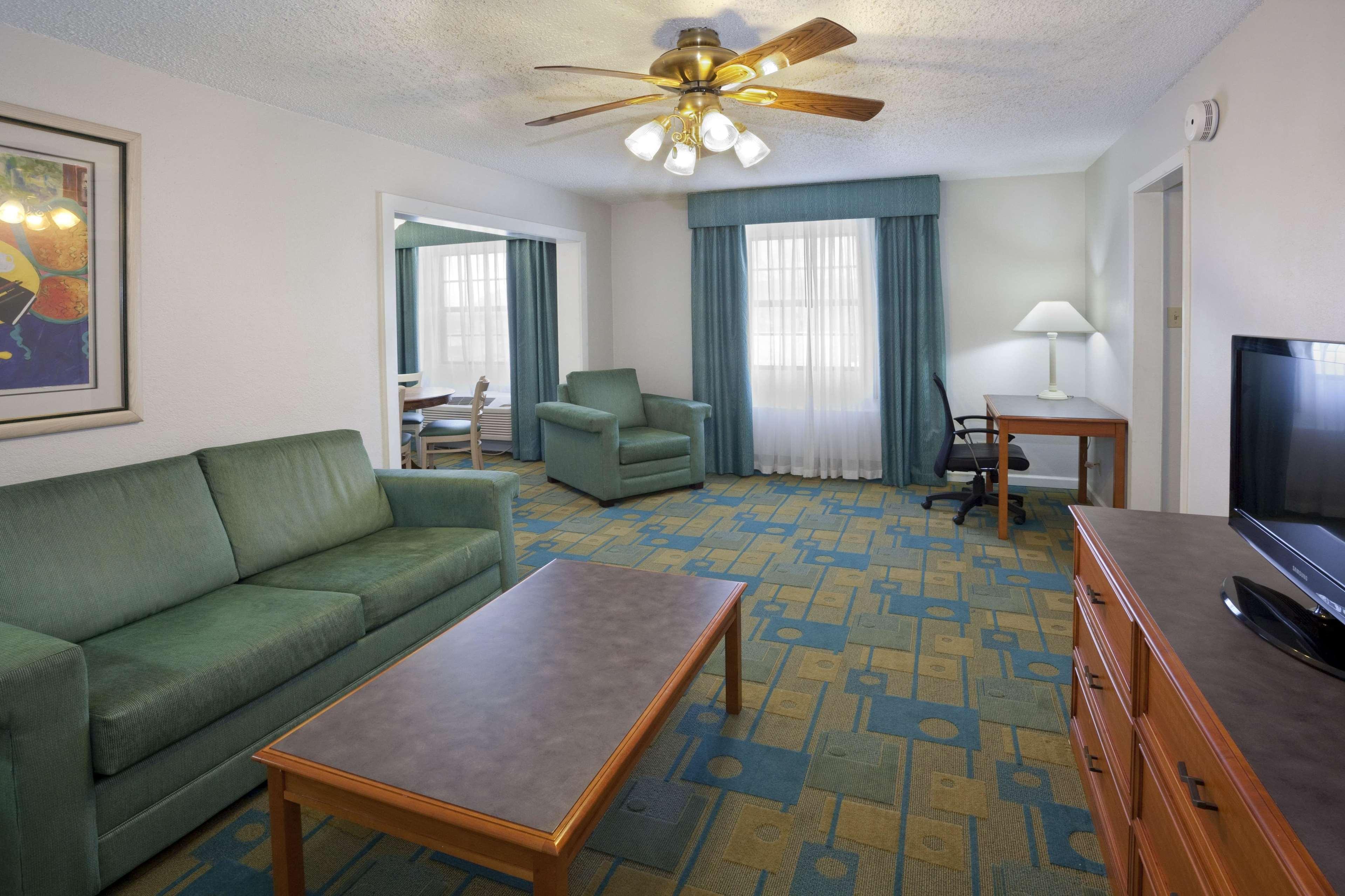 La Quinta Inn By Wyndham Omaha West Екстериор снимка