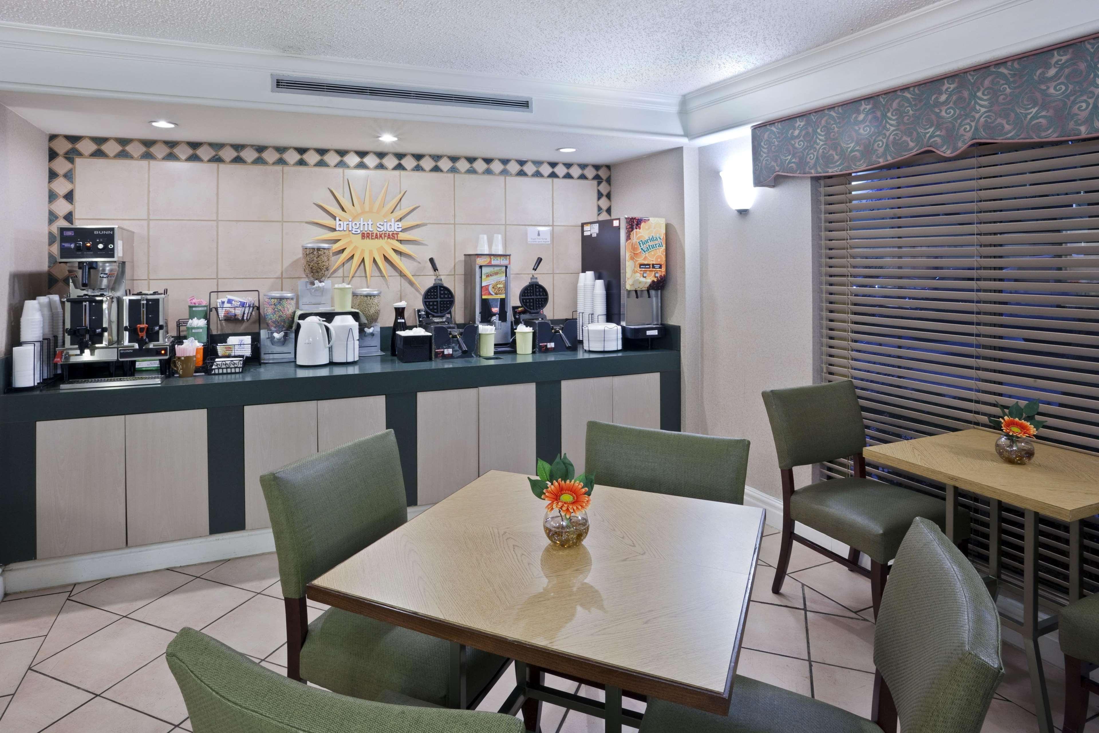 La Quinta Inn By Wyndham Omaha West Екстериор снимка