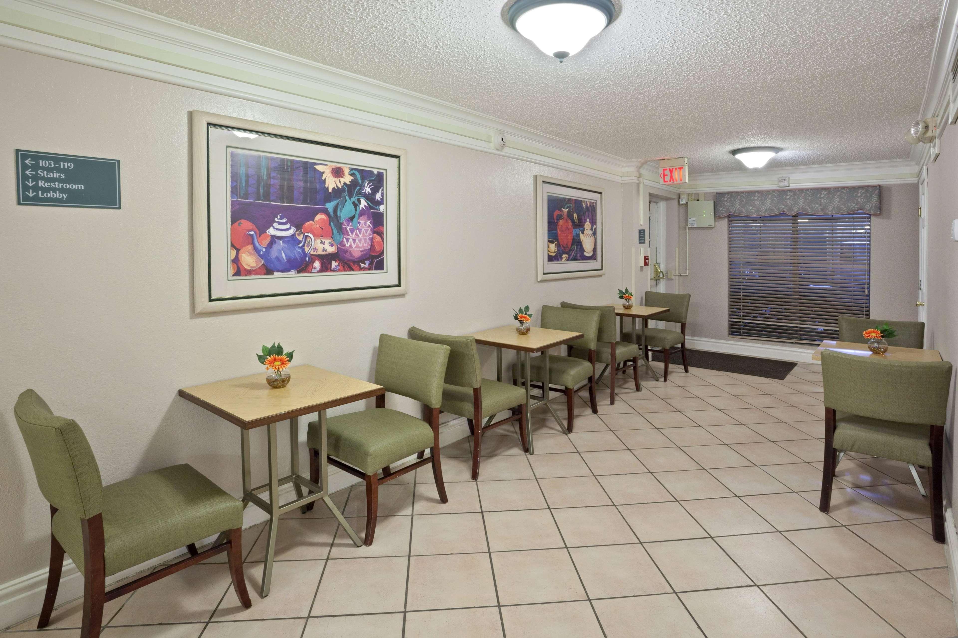 La Quinta Inn By Wyndham Omaha West Екстериор снимка