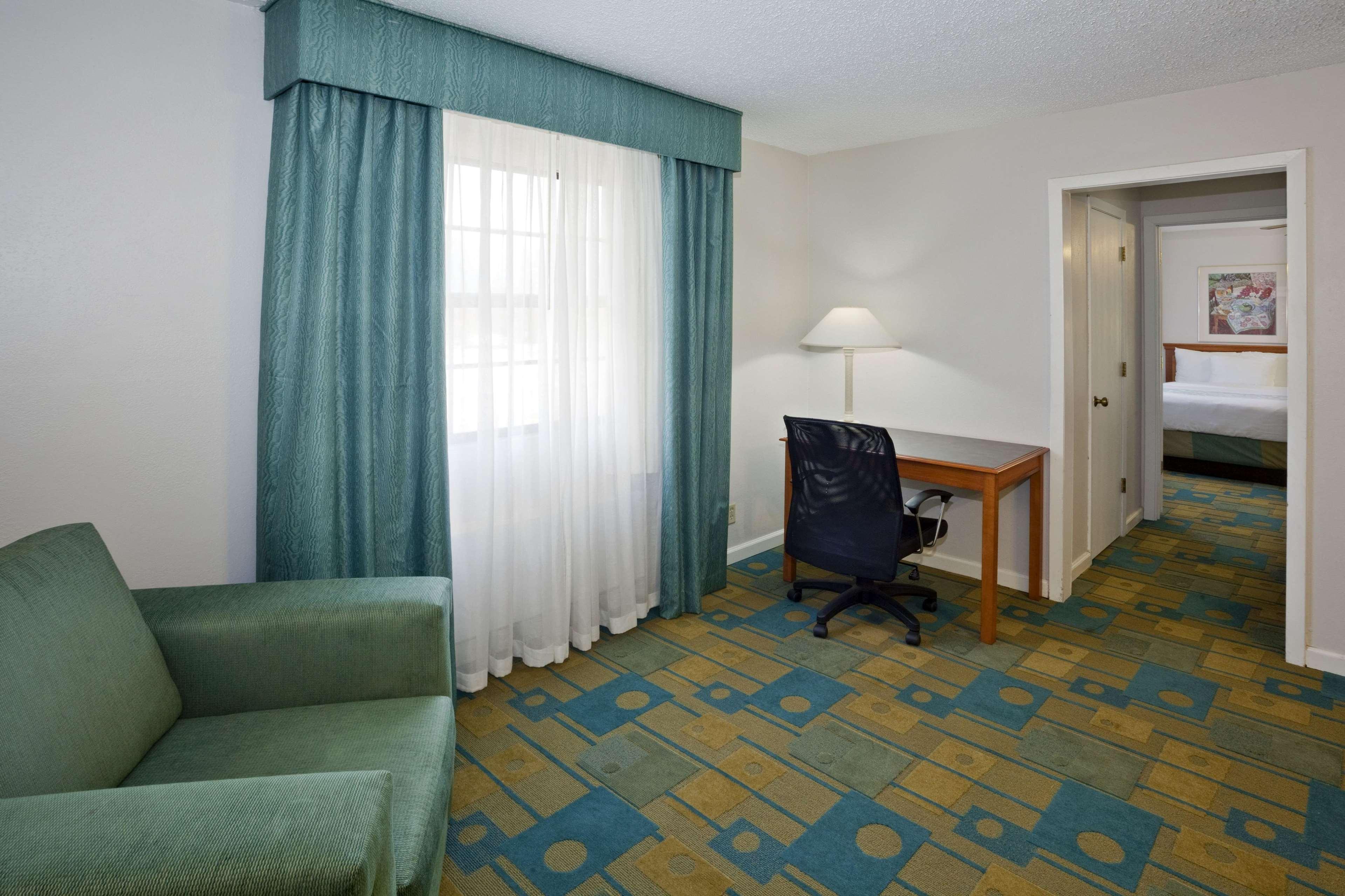 La Quinta Inn By Wyndham Omaha West Екстериор снимка