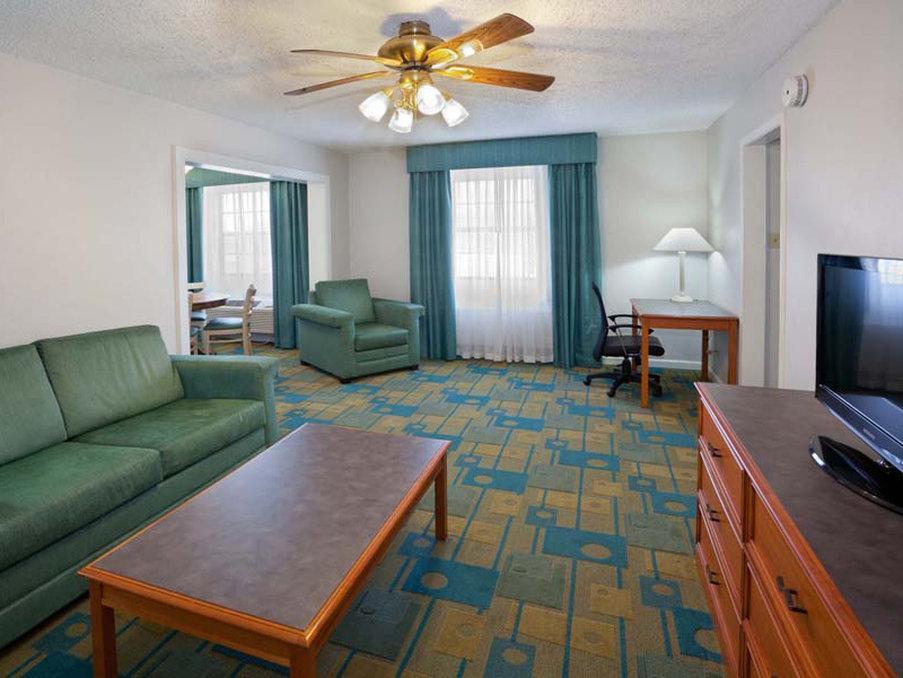 La Quinta Inn By Wyndham Omaha West Екстериор снимка