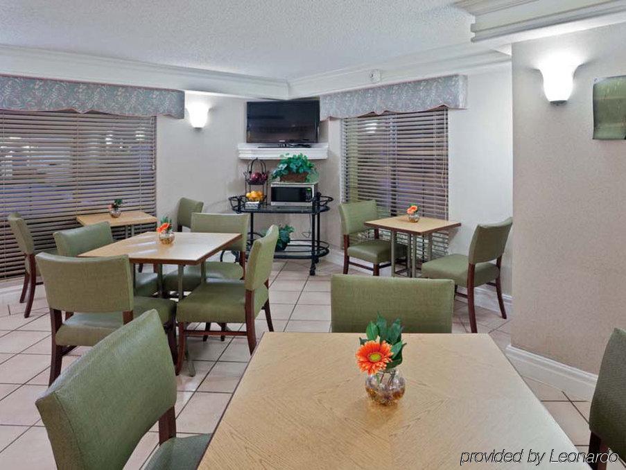 La Quinta Inn By Wyndham Omaha West Екстериор снимка