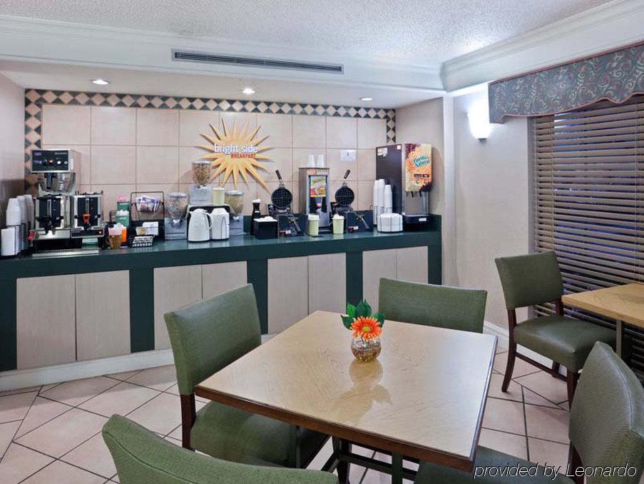 La Quinta Inn By Wyndham Omaha West Екстериор снимка