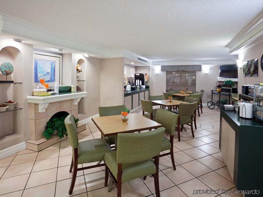 La Quinta Inn By Wyndham Omaha West Екстериор снимка